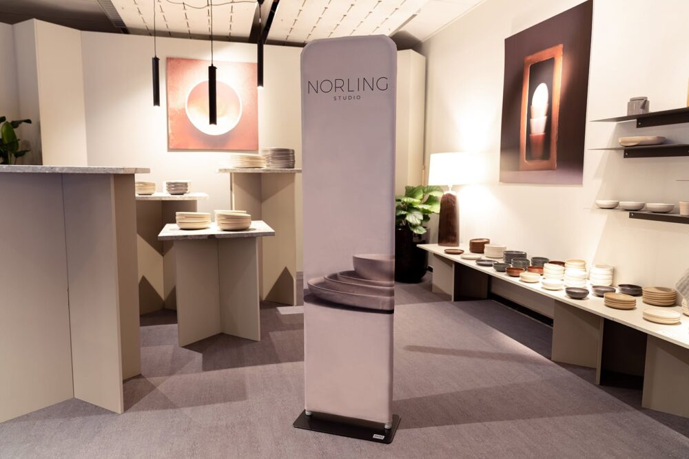 Retail-Stand-_1.jpg Retail-Stand-_1.jpg